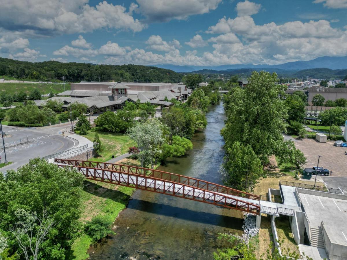 Holiday Inn & Suites Pigeon Forge Convention Center, An Ihg Hotel Bagian luar foto